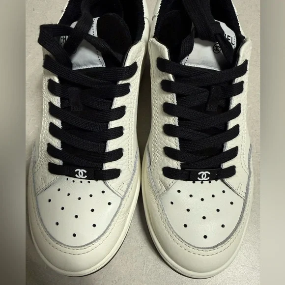 AUTH Preowned Womens Chanel White/Black Low Top Sneakers, size 38, Made in Italy - Picture 6 of 16